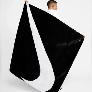 Nike Faux Fur Blanket Black White / Cozy Throw / Genuine